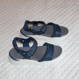 BareTraps WINCY Women's Sandals & Flip Flops